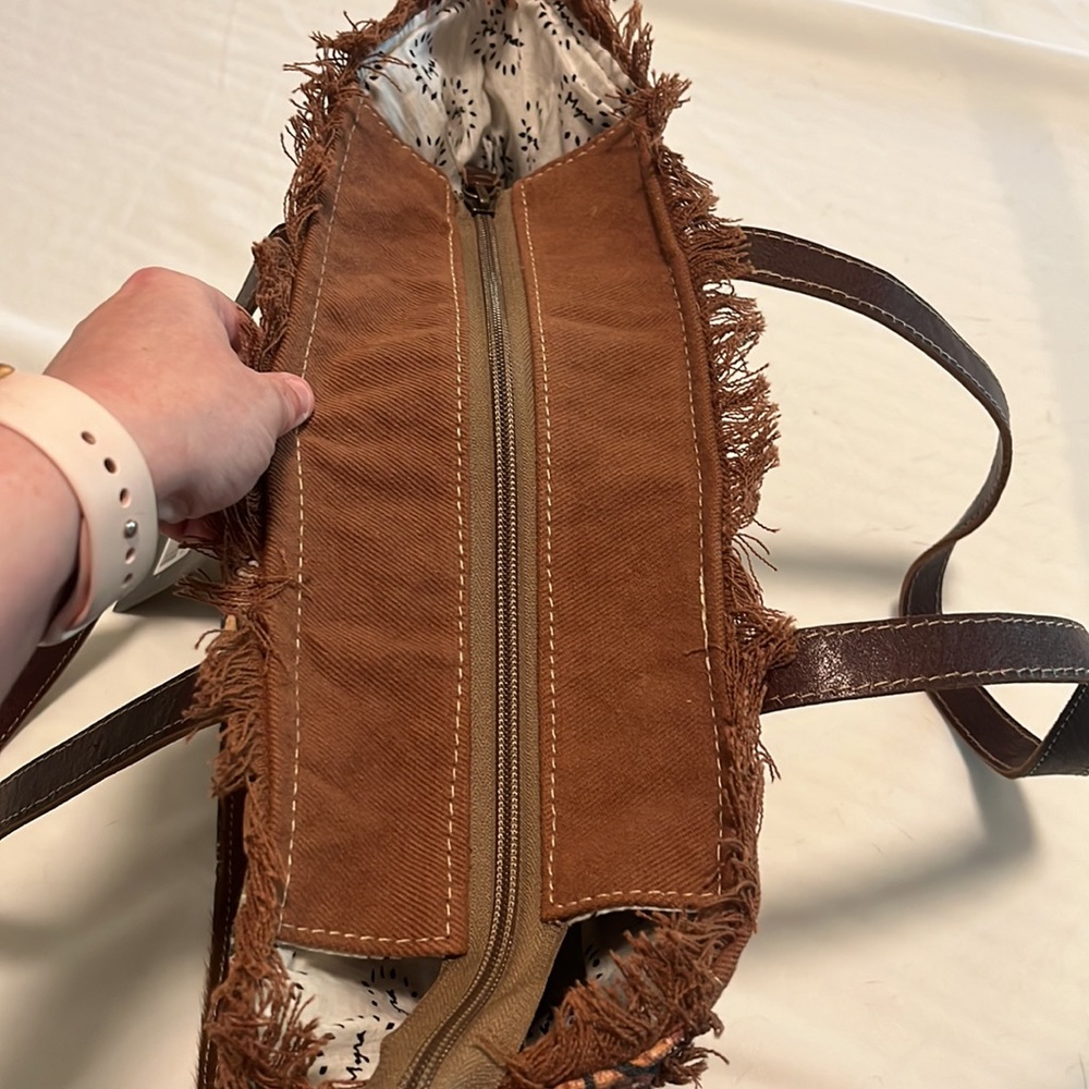 Cowhide floral purse - Picture 2 of 3